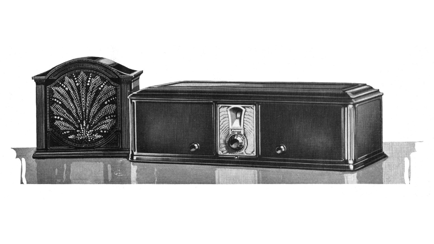 A black and white photo of a fireplace

Description automatically generated with medium confidence